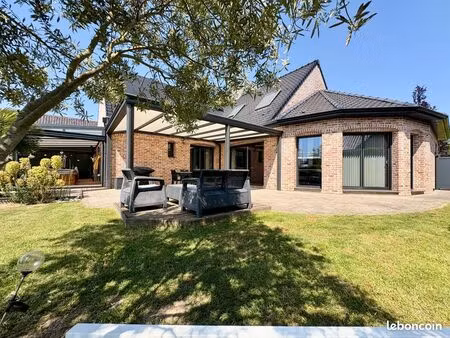 maison 6 pièces 211 m²