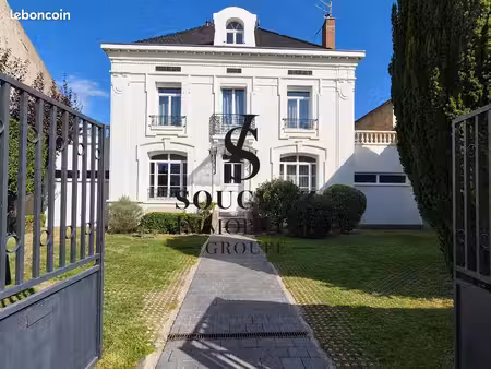 maison 8 pièces 239 m²