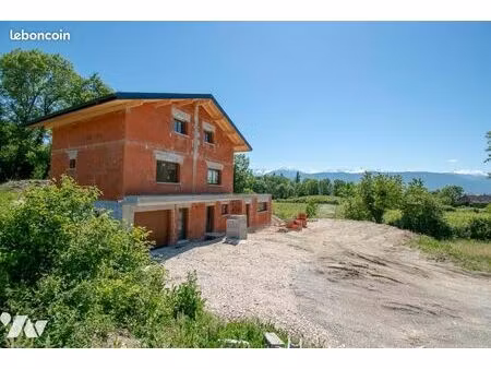 maison 8 pièces 204 m²