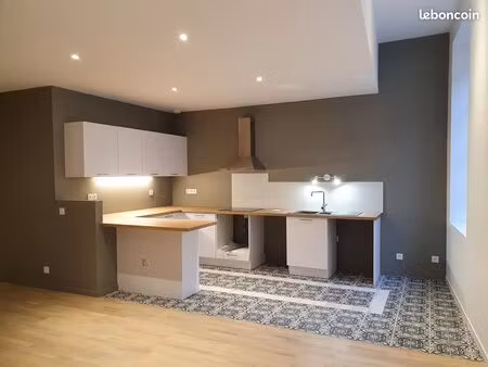 t3 73 m2 rénové bx centre + terrasse