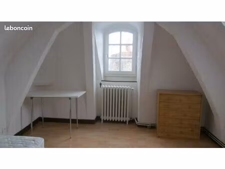chambre proche du vieux château à laval
