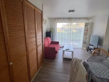location studio meublé