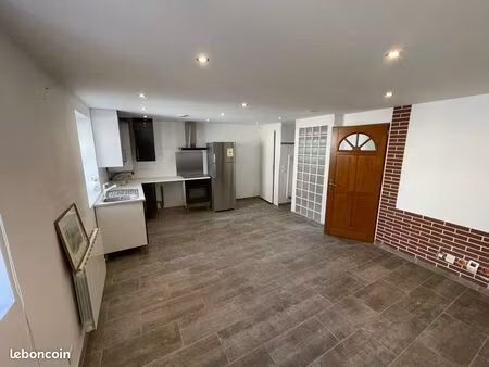maison de ville divisée en 2 logements à vendre à trilbardou