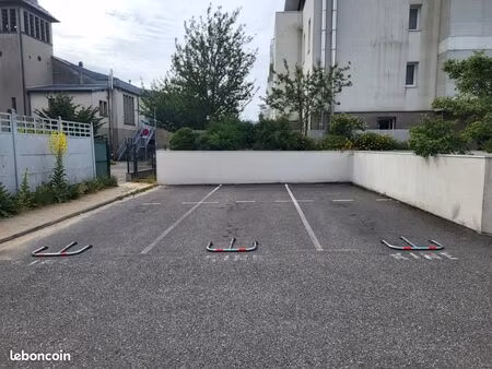 location double place de parking privée – résidence kombo