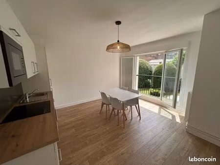 t2 refait à neuf  coeur historique de douai  vue exceptionnelle sur le beffroi