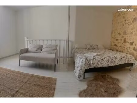 duplex meublé de 45 m2 à louer 610 cc. en plein centre de branne 33 à quelques minutes de 