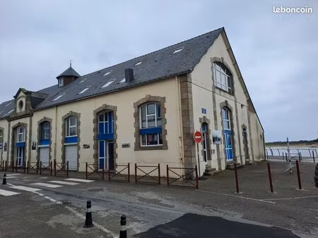 studio meublé situé sur le port d'etel