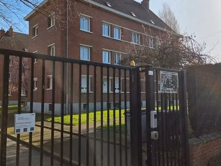 t3 lumineux de 60 m² avec parking dans résidence sécurisée et espaces verts