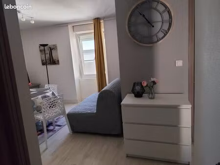 loue t3 meublé a proximité immédiate du port