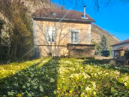 vends maison avec terrain constructible et puit