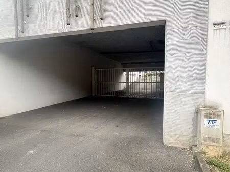 place de parking sous terrain