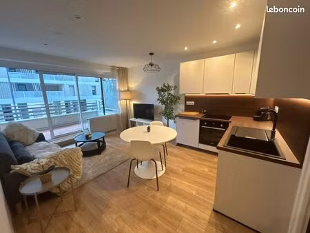 t2 neuf / hyper centre / grand balcon