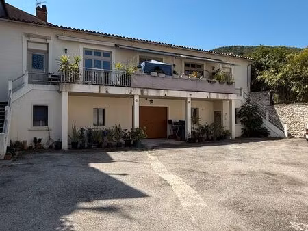 investissement centre-ville – 4 logements + grand garage sécurisé