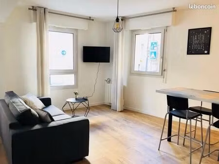 loue grand studio meublé 36m2 hyper centre vannes (port)