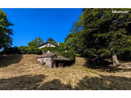 magnifique propriété indépendante avec forêt