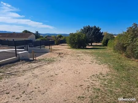 terrain 570 m² merindol