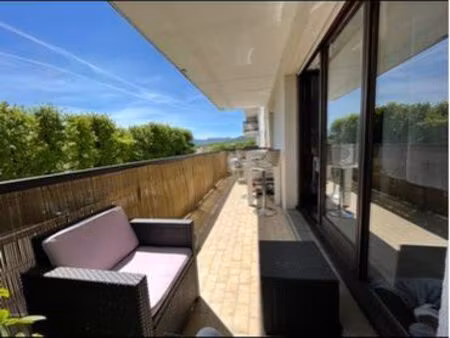 appartement  trois-pièces dans résidence le crystal