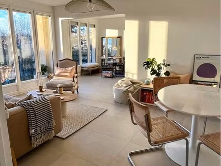 maisons-laffitte – appartement 2 pièces de 53 m² avec balcon et cave généreuse