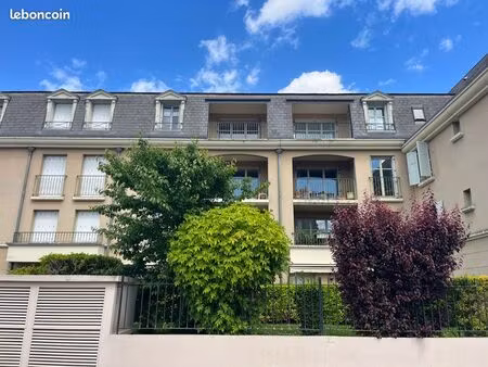 grand t3 rénové plein centre avec garage box