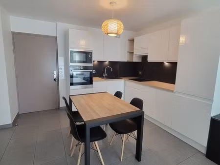 t2 perpignan sud + parking + extérieur 30m2