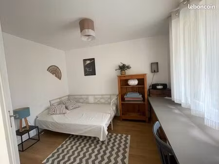 ? chambre meublée indépendante de 12 m² – disponible à partir du 20 août