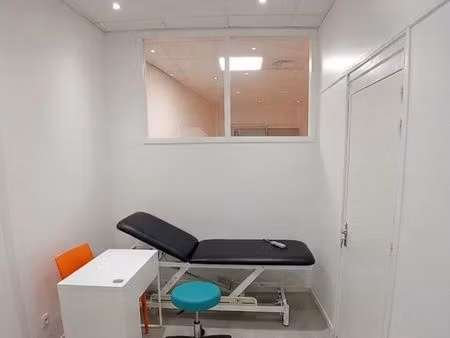 bureau 5 7m2 à louer dans cabinet paramédical climatisé  aux normes avec infirmières et ps