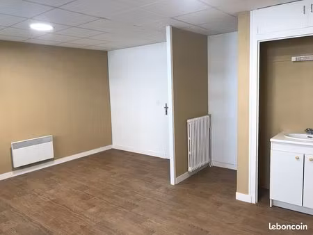 à louer : bureau 20 m2 insonorisé temps plein dans cabinet paramédical / professions de sa