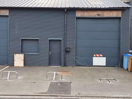 location hangar