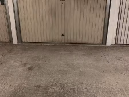 loue garage sécurisé