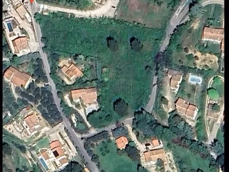 terrain 1 768 m² apt