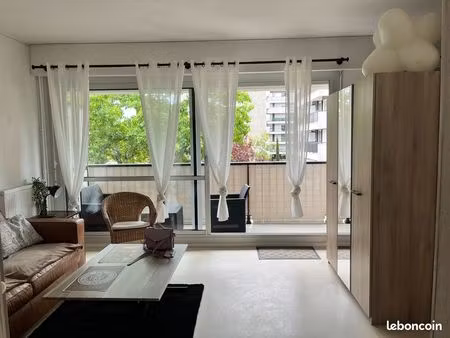 location t2 33 44 m2