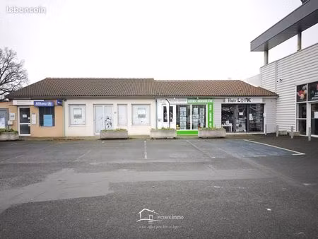 local 77 m² lezay
