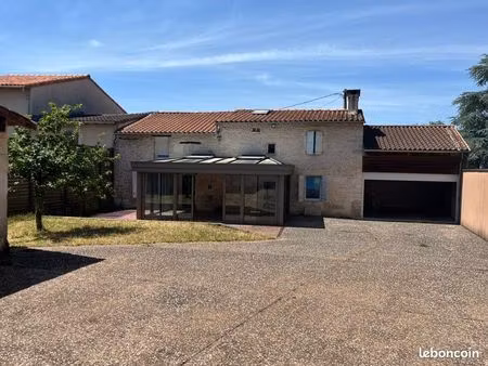 maison en pierre t5 de 120m² avec jardin et dépendances – germond-rouvre (proche niort)