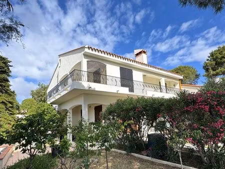 villa 7 pièces 215 m²