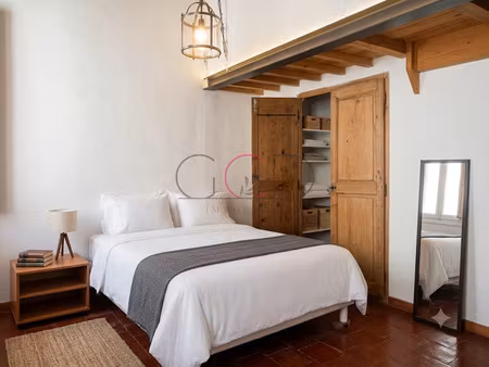 appartement 53m2 (65m2 hc) à rénover en centre ville.