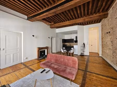 appartement entièrement rénové. type 3 de 78 m2 au centre-ville de bourg
