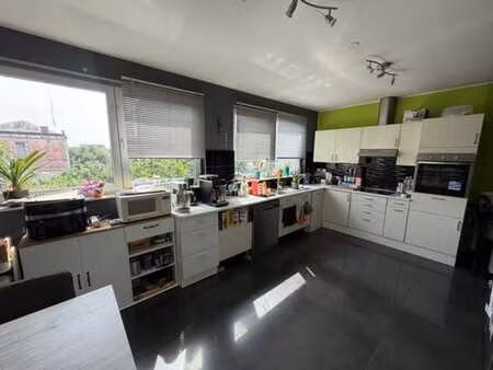 bel appartement 2ch - centre de la louvière