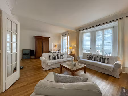 a vendre groupe giboire appartement environ 154 m² avec cave  grenier  garage dans le cent