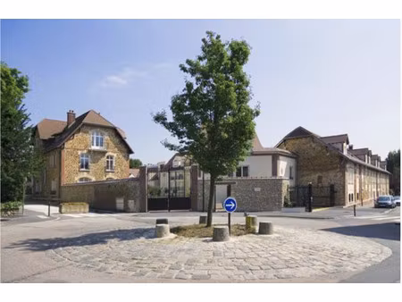 le chesnay la ferme du roy appartement 2 pièces en dernier é