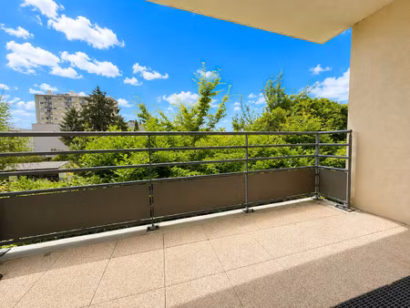 ** bel appartement 3p avec balcon **