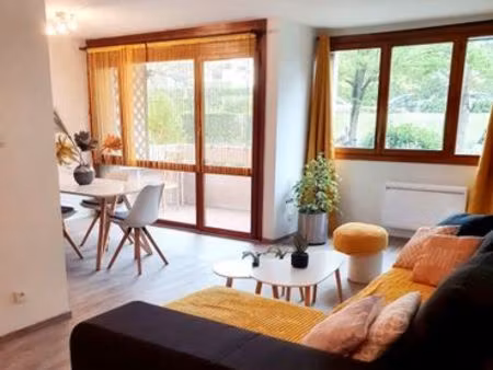 magnifique t3 entièrement rénové à la frontière de perly (genève)