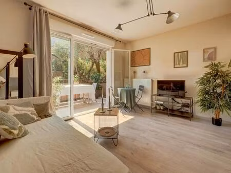studio dernier étage avec grand extérieur – investissement locatif idéal
