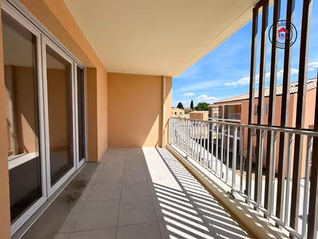 a louer 13770 venelles appartement type 3 pieces avec terrasse et 2 places de stationnemen