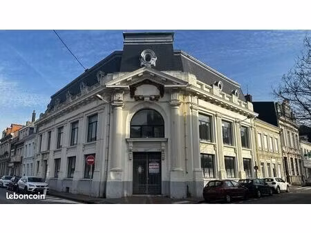 bureaux 608 m²