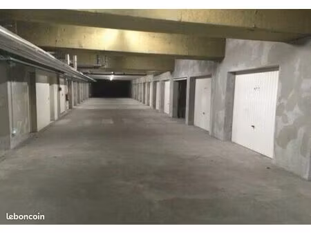grand garage 20m2 avec électricité
