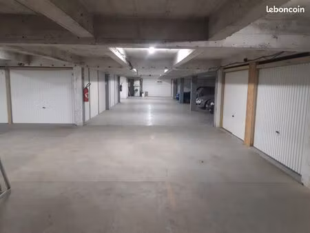 garage  box   parking  camping-car  caravane  voiture  moto