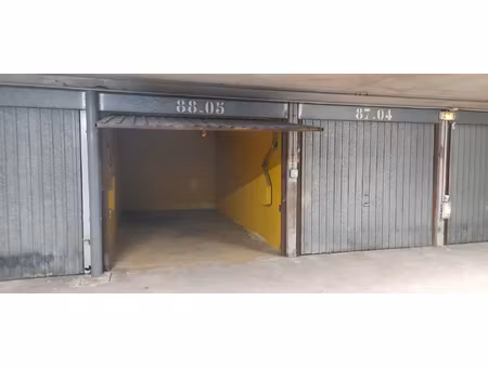 à vendre : box fermé dans résidence sécurisée melun 12 00