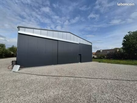 local 240 m²