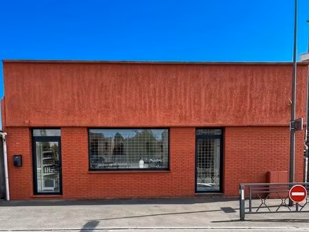 local commercial 45 m² – axe très passant – face feu rouge – parking gratuit – bruay gare