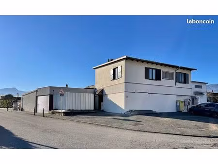 local professionnel avec appartement de fonction